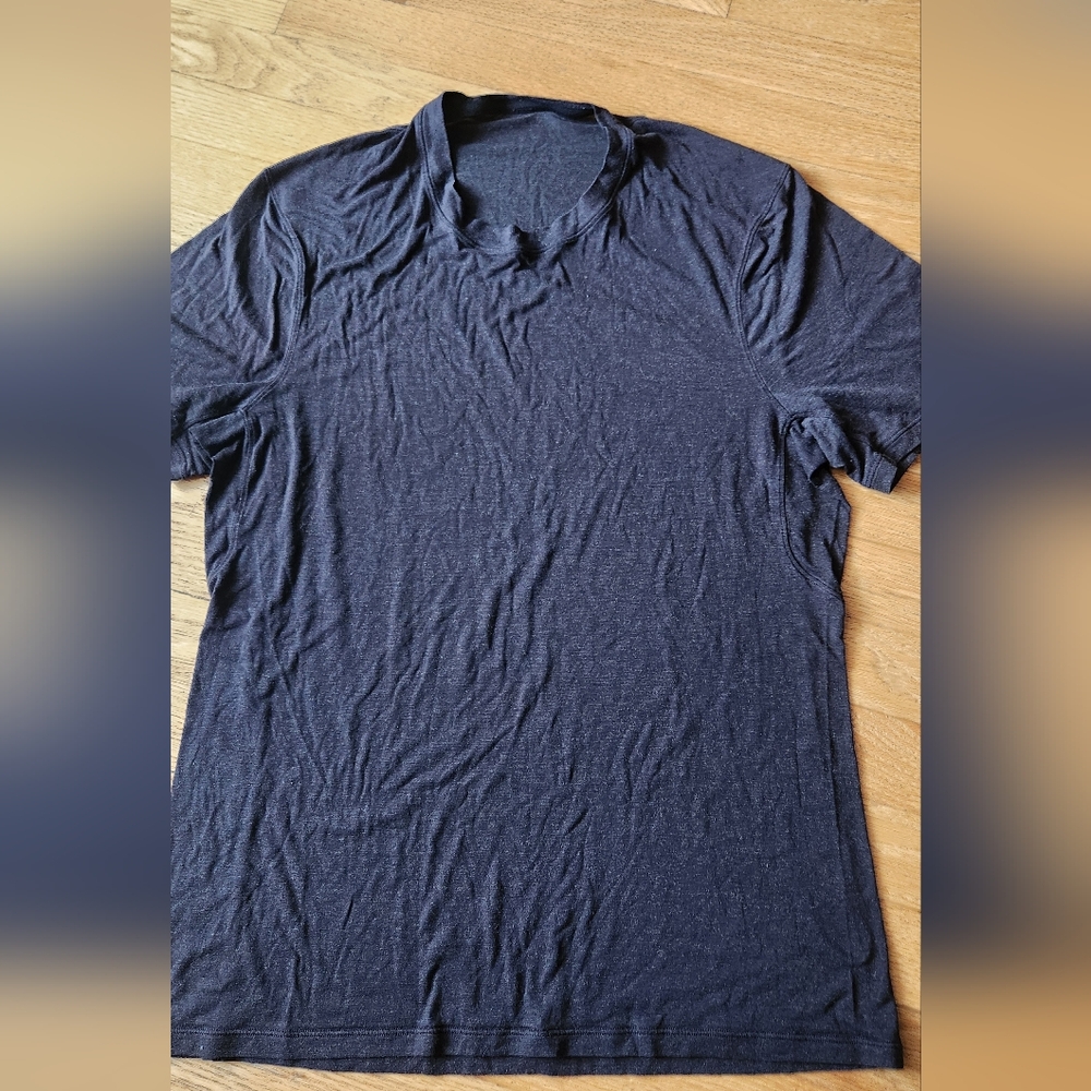 Mens Lululemon shirt size medium